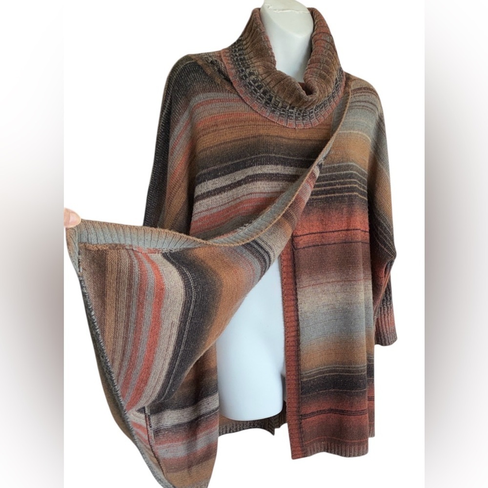 Dor Dor Couture Sweater Women's L, tan Striped Turtleneck, split front/back euc